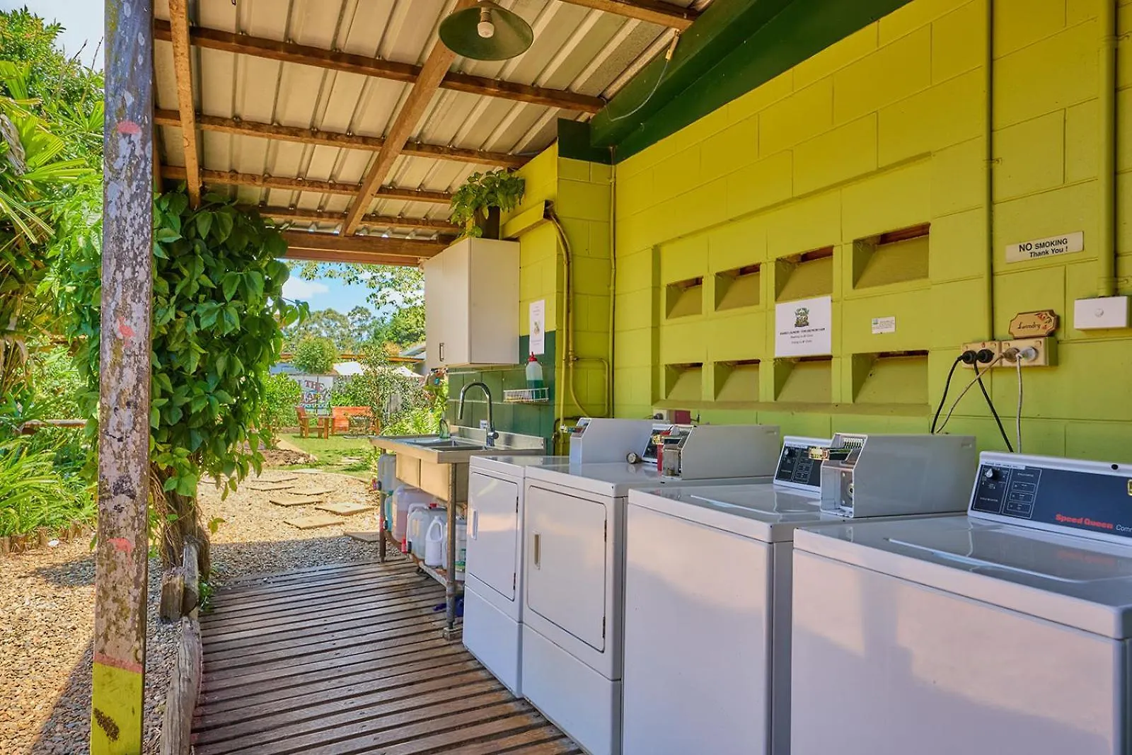 On The Wallaby Eco Lodge Yungaburra Australia